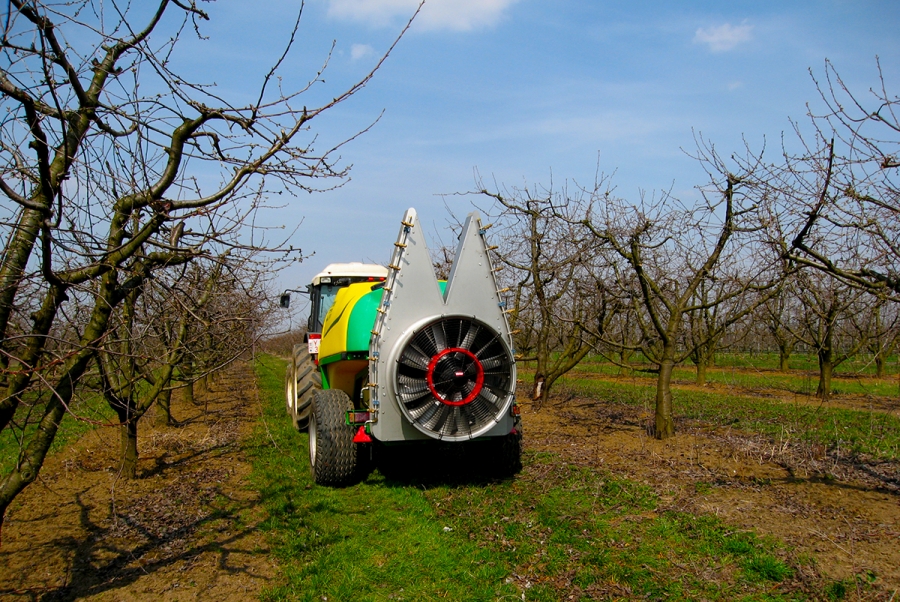 KERTITOX Bora 3000 ültetvényes gyümölcsös permetező  MAGYAR GÉP